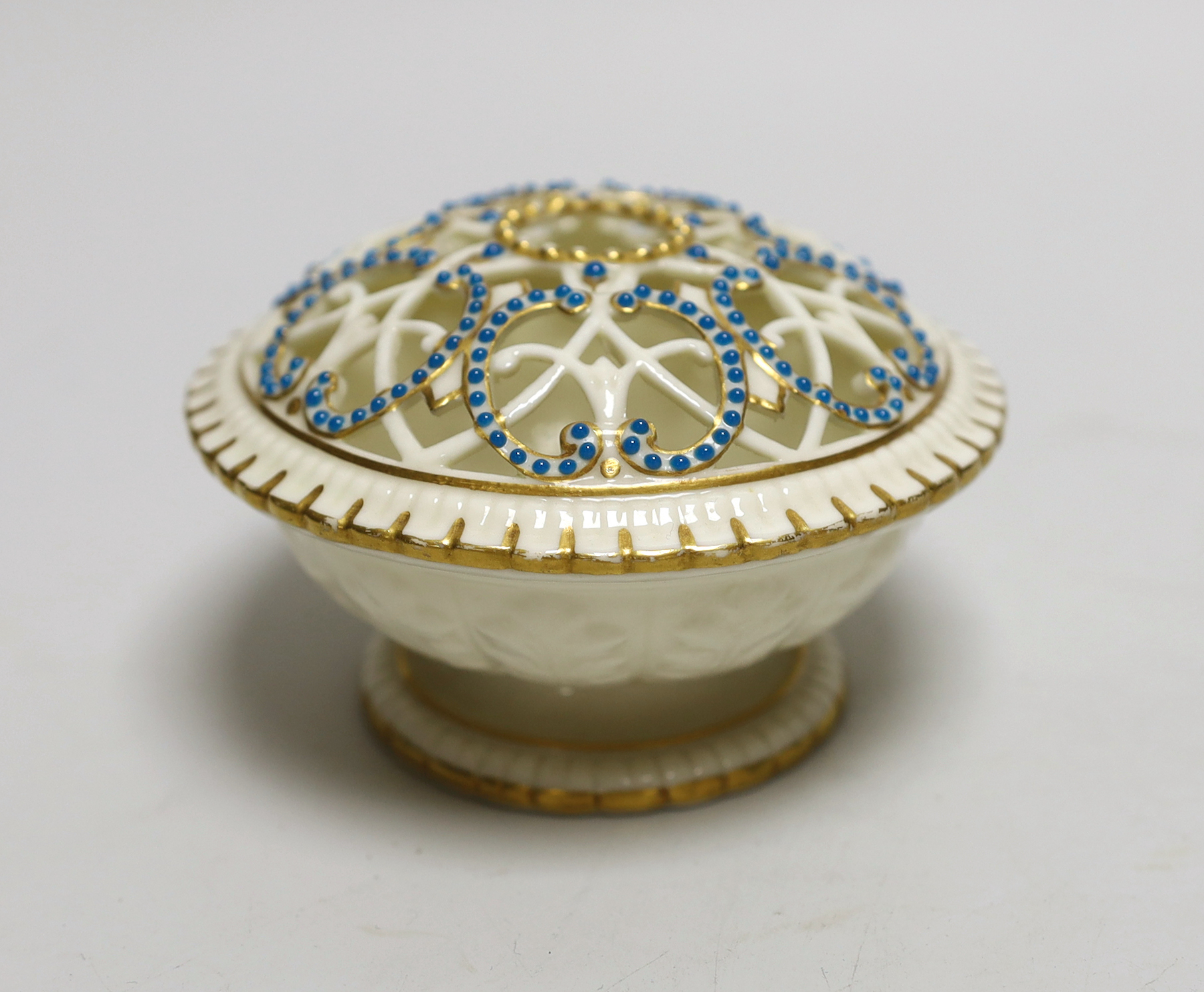 A Graingers Worcester pot pourri, 6cm tall